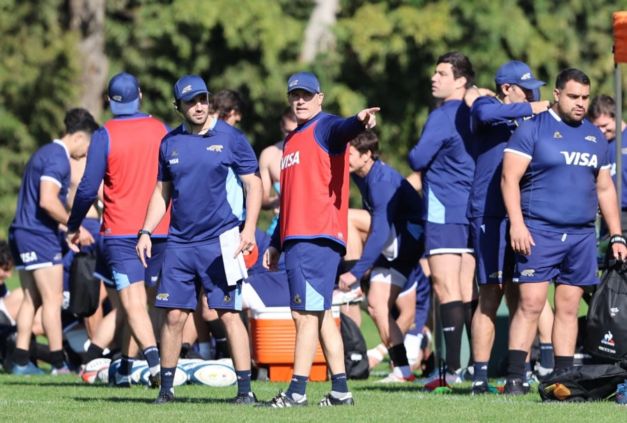 Los Pumas están en París, pensando en la ventana de noviembre