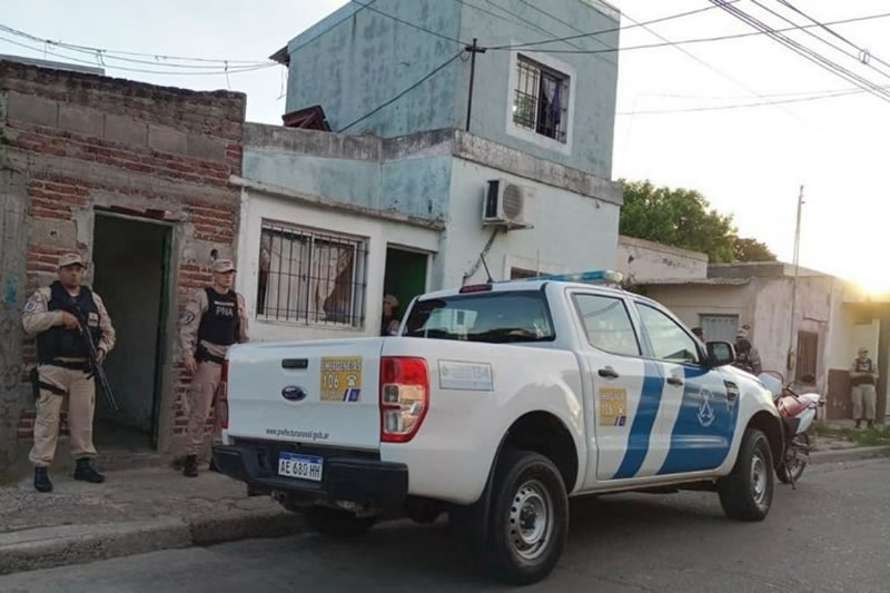 Cocaína incautada y dos arrestos en diferentes allanamientos que realizó Prefectura