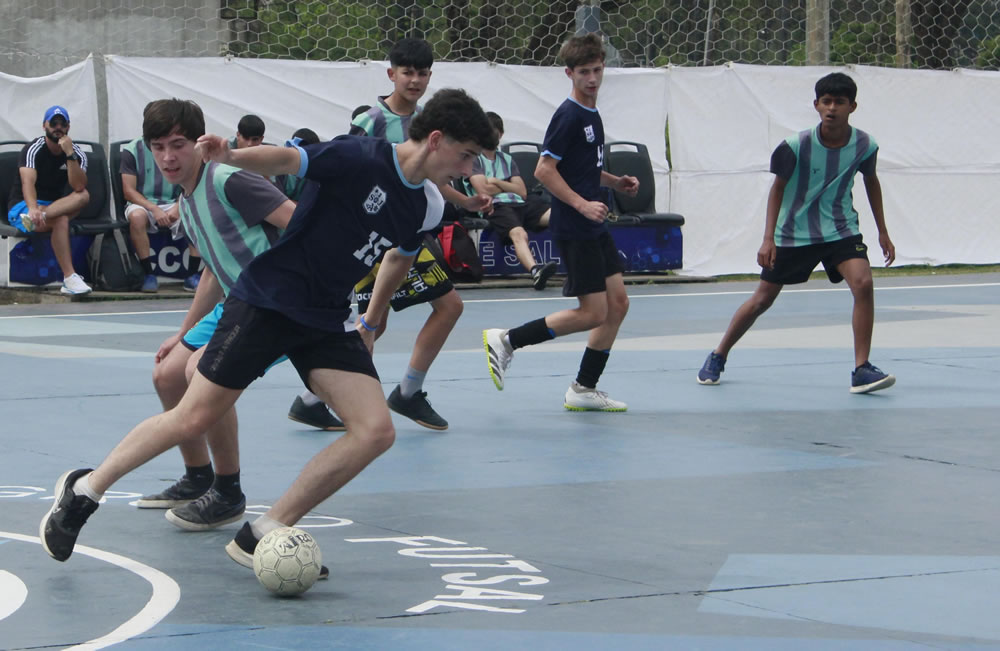 Excelente concurrencia de estudiantes secundarios al Intercolegial de Futsal