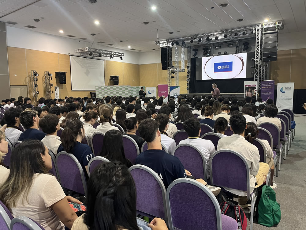 ONG y empresa llevaron a cabo una exitosa Jornada de Seguridad Vial y Primeros Auxilios para estudiantes secundarios