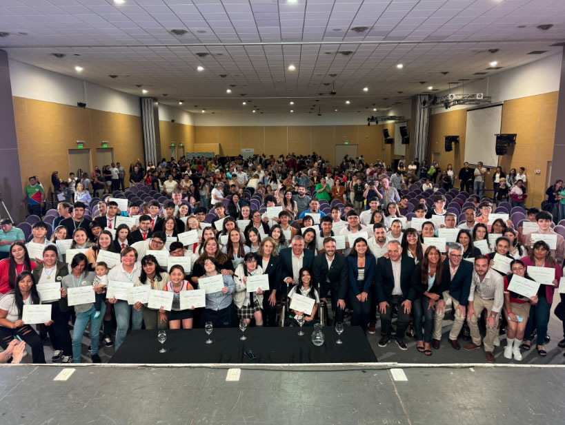 Premio al Mérito 2024 a establecimientos educativos secundarios