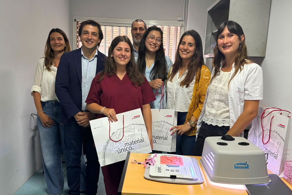 EGGER hizo entrega de un simulador laparoscópico para la Residencia de Tocoginecología del Hospital Masvernat