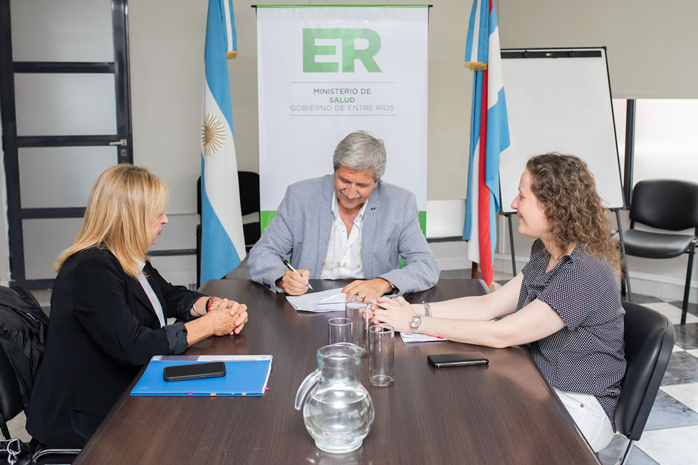 Salud firmó un convenio de cooperación con el Registro Civil