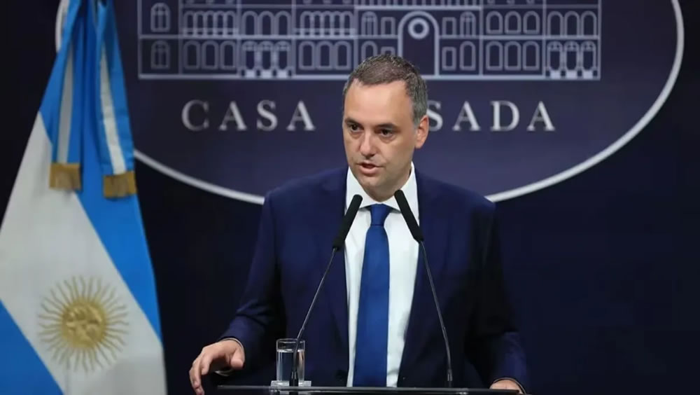 El Gobierno anunció que las universidades nacionales y los hospitales públicos les cobrarán aranceles a los extranjeros
