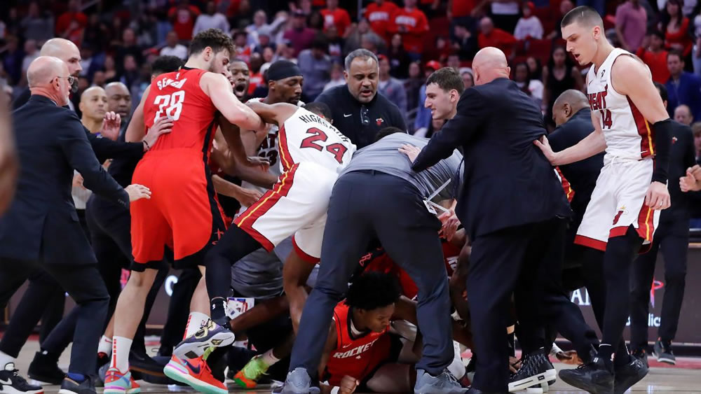 Pelea en la NBA terminó con siete jugadores sancionados e intervención policial