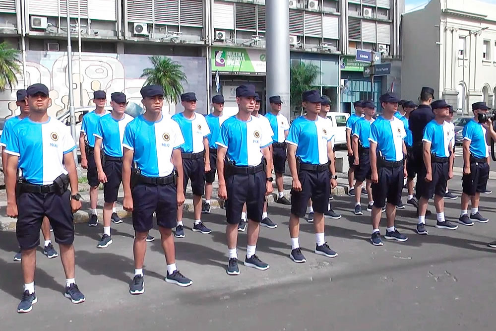 La Policía de Entre Ríos recibió nuevos uniformes para la temporada estival