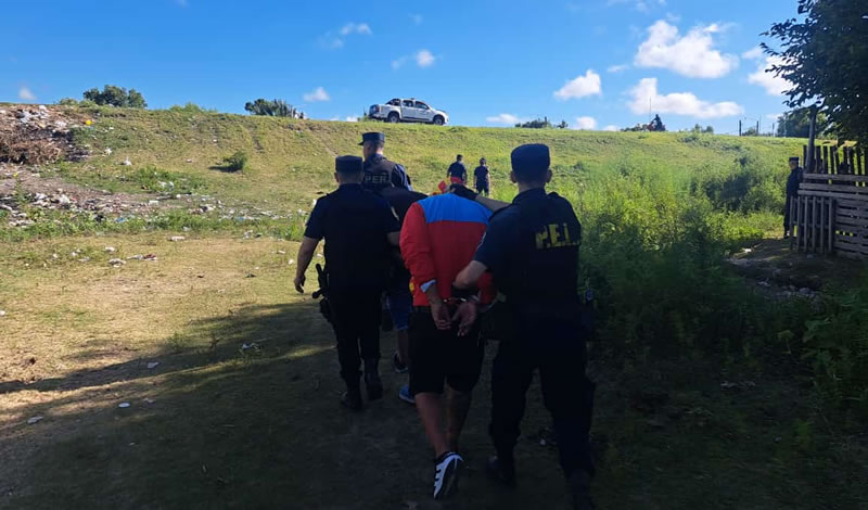 Allanamientos en la zona sur: Tres detenidos y el secuestro de armas, municiones y cocaína