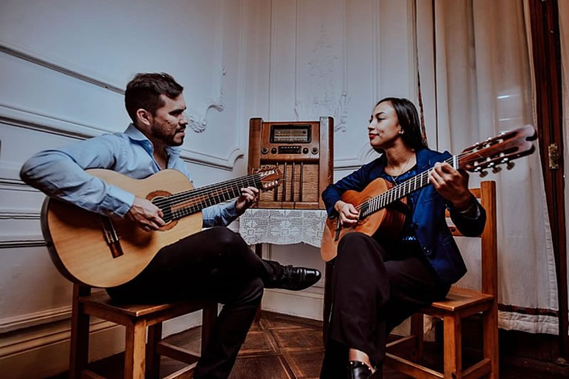 Comienza su gira por Europa el dúo músical concordiense Amor de Tango