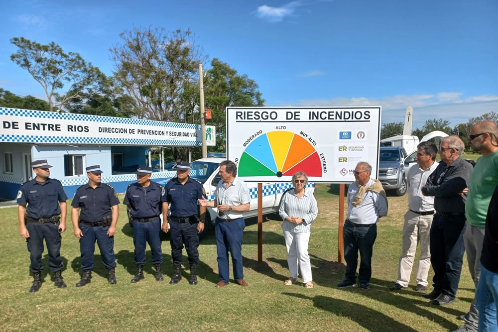 Colocan la nueva cartelería sobre Riesgo de Incendios Forestales en Entre Ríos