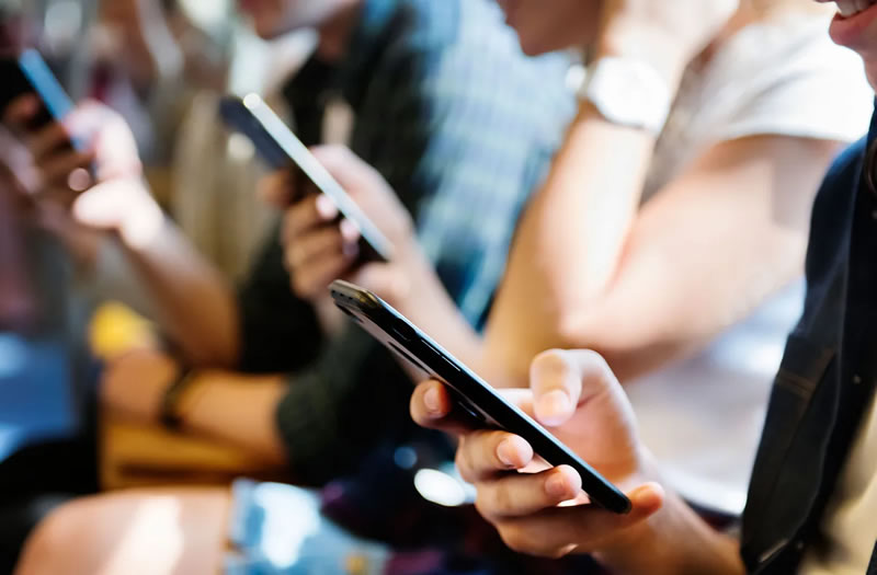 La generación que no estudia: Solo el 38% de los sub-25 está en la universidad y el 12% ni siquiera trabaja