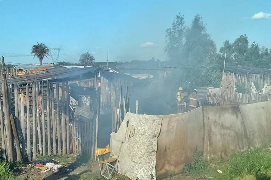 Un niño padeció quemaduras tras el incendio de una casilla en el barrio El Silencio