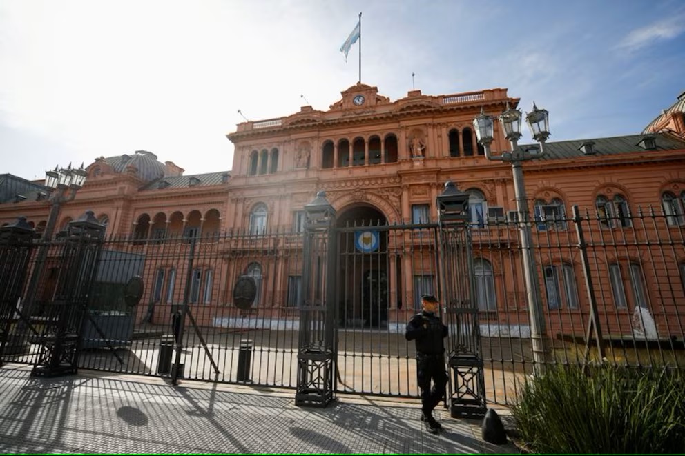 El Gobierno iniciará los exámenes a empleados públicos y revisará las nóminas de todas las áreas del Estado