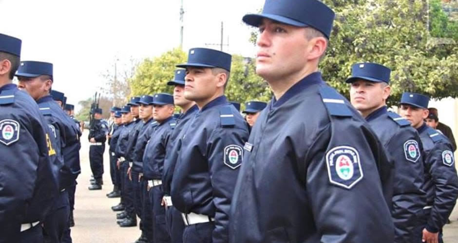 Cuánto cobra un policía y qué implica su trabajo para proteger a la sociedad