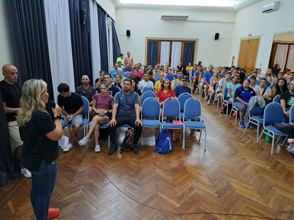 Capacitaciones gratuitas para entrenadores, profesores de educación física y público en general