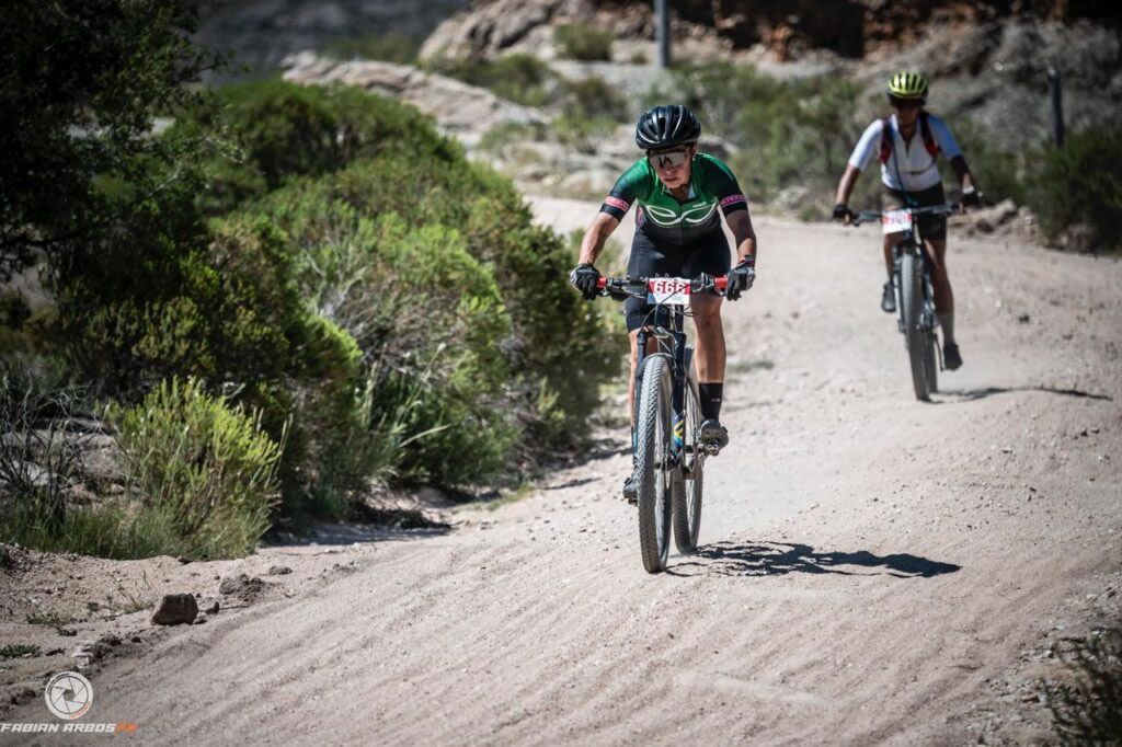 Belén Labriola compitió en la carrera de ciclismo de montaña «Vuelta Altas Cumbres» en Córdoba