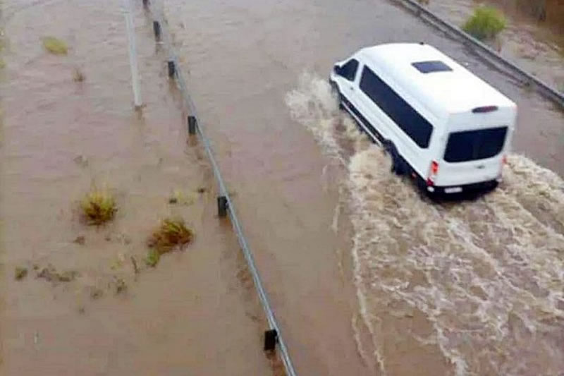 Las intensas lluvias en la región provocaron anegamientos en Autovía Artigas