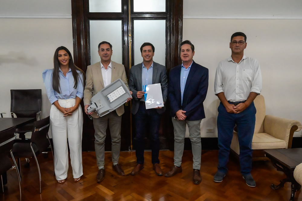 Enersa entregó luminarias y materiales para mejorar las instalaciones del Perilago de Salto Grande