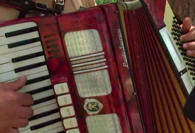 Fiesta chamamecera: El camping de Federal vibra con música, asado y sapucay