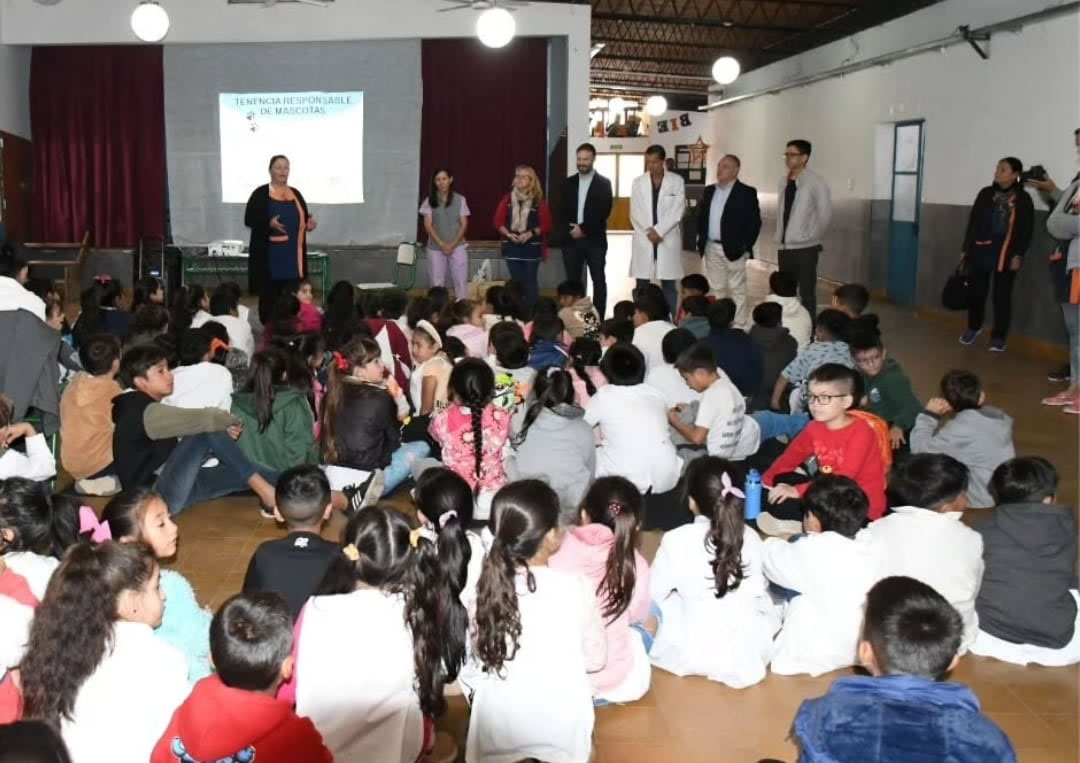 Se lanza el ciclo de charlas sobre tenencia responsable de mascotas en escuelas primarias de Concordia