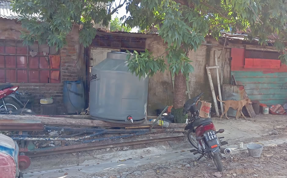 Denuncian años de falta de agua y pérdidas sin respuesta en el barrio José Hernández
