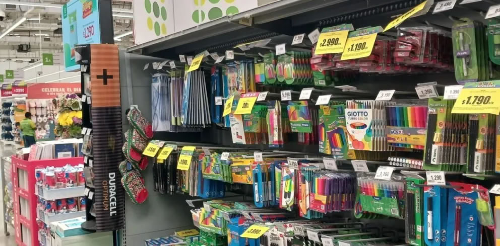 Furor por las compras en Chile: La increible brecha de precios con los útiles y la indumentaria escolar
