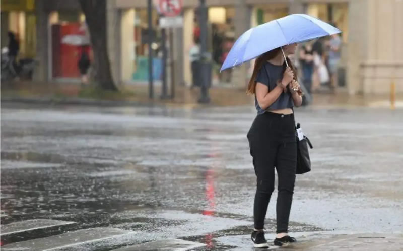 Persisten las lluvias y traen alivio al sofocante calor en Concordia