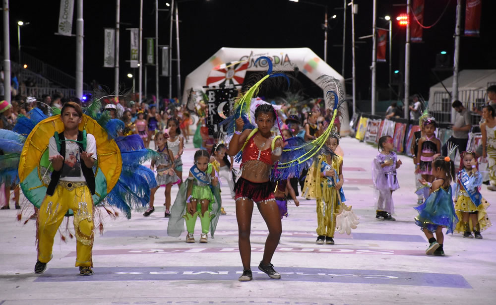 Los Pequeños Duendes llenaron de magia y color el corsódromo