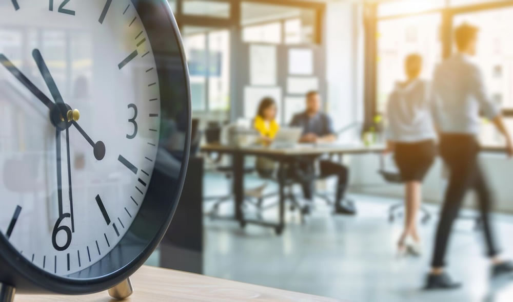 España impulsa la reducción de la jornada laboral a 37,5 horas semanales