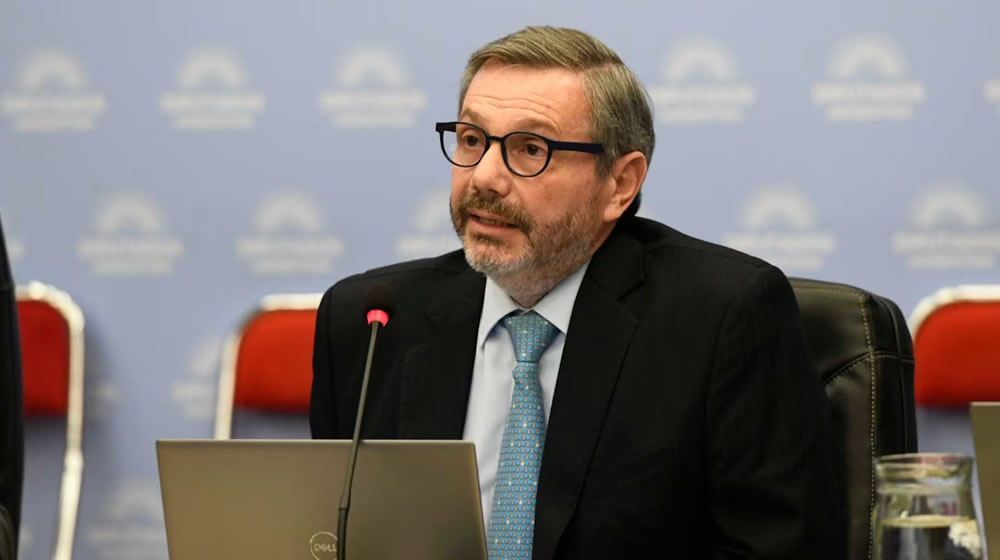 Milei echó al titular de la ANSES y desmintió que tenga prevista una reforma previsional