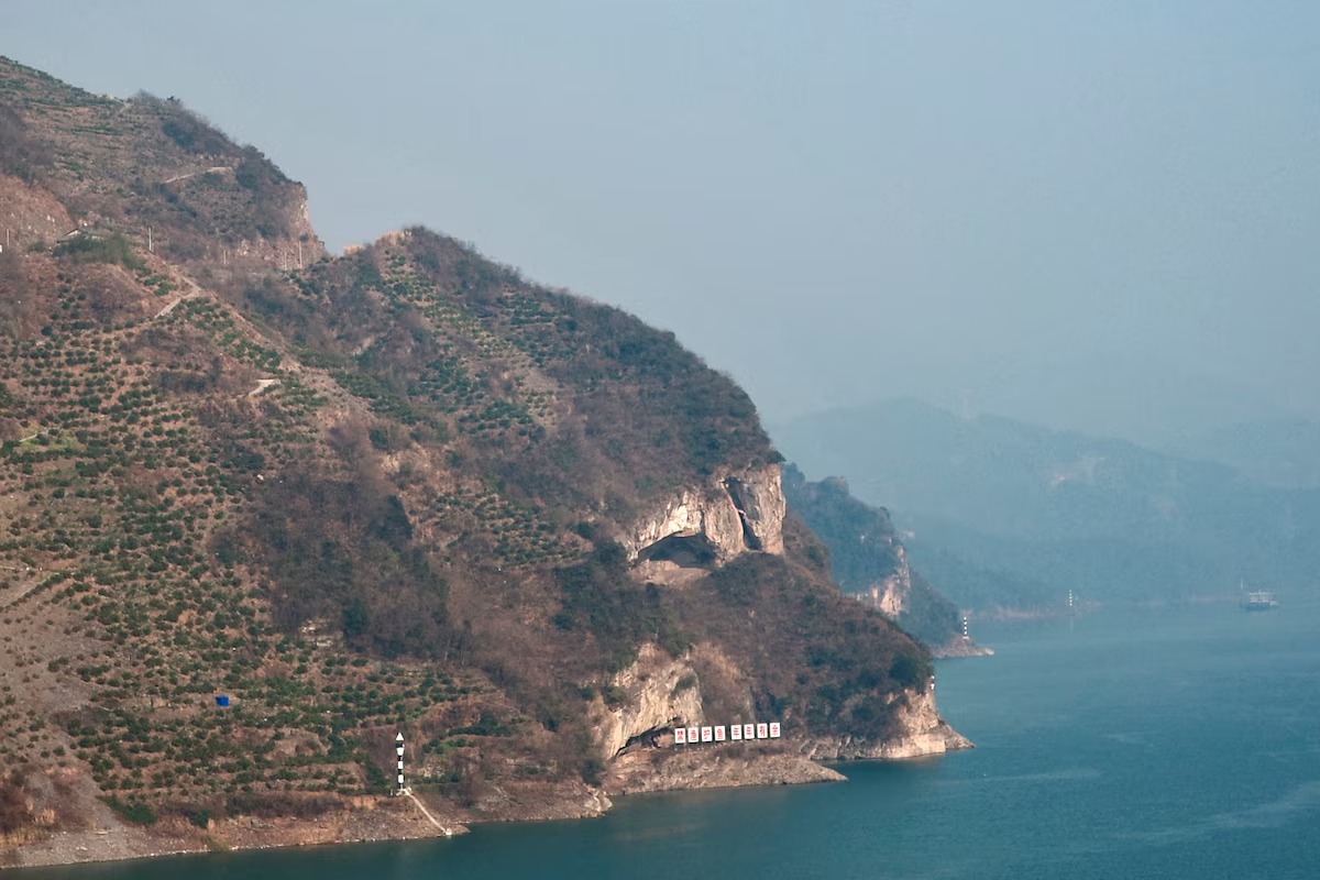Así es la impresionante montaña con forma de perro que se convirtió en un imán para cientos de turistas
