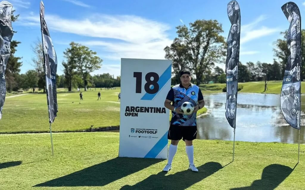 Nació en Concordia y práctica footgolf, modalidad que mezcla fútbol y golf