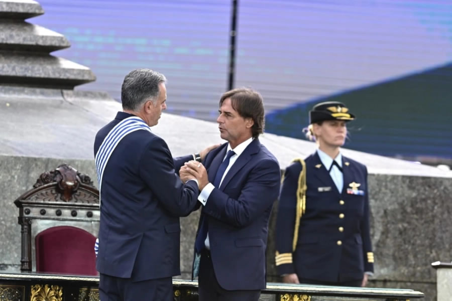 Yamandú Orsi asumió la Presidencia de Uruguay con promesas de justicia social