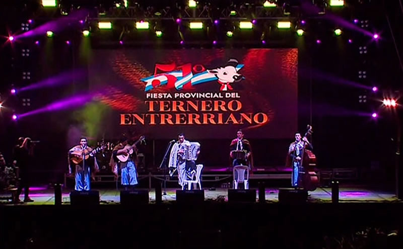 Con el ritmo del chamamé, los artistas brillaron en la Fiesta Provincial del Ternero Entrerriano