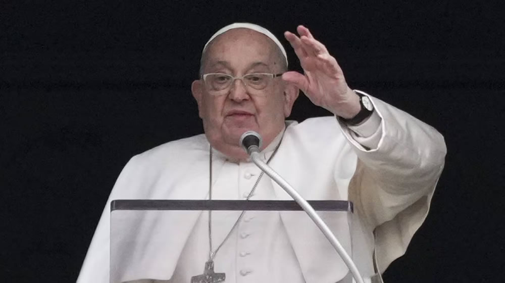 El papa Francisco tuvo una crisis respiratoria y su pronóstico sigue siendo reservado
