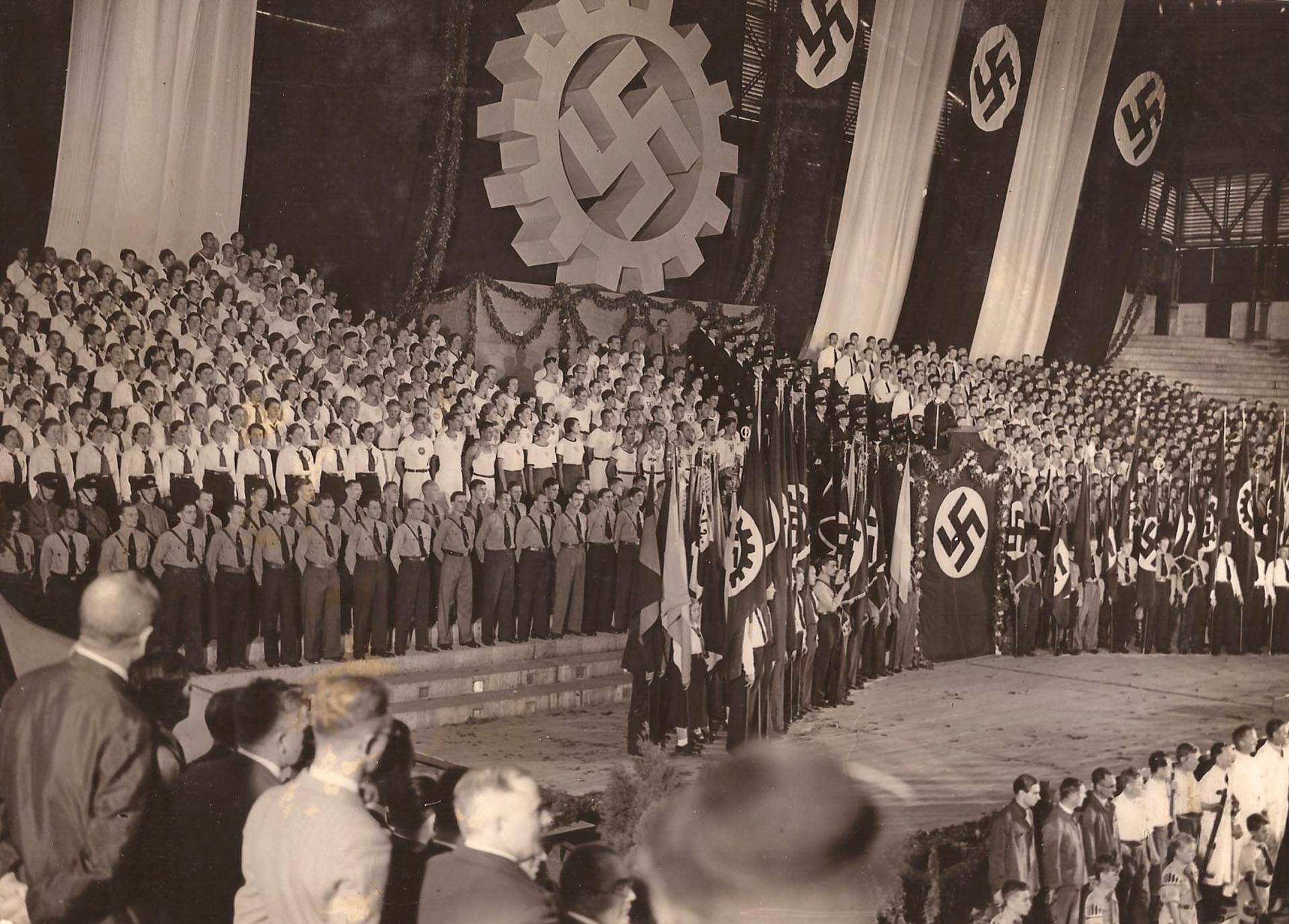 El Ejecutivo Nacional anunció que también desclasificará archivos sobre refugiados nazis en Argentina