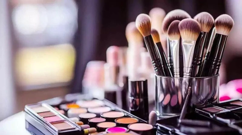 Estudio revela que las brochas de maquillaje sucios contienen hasta más bacterias que un inodoro