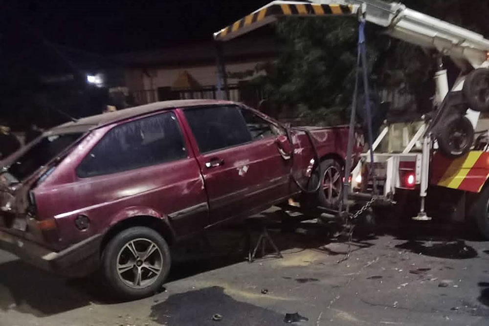 Un auto volcó tras chocar contra el cantero central de Boulevard San Lorenzo