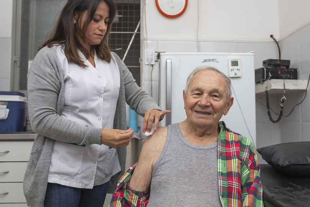 Instan a los grupos de riesgo a vacunarse contra la gripe