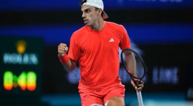 cerundolo-alza-el-puno-al-festejar-un-punto-3M277QCG5JEZDJA3EICDK6O74Y