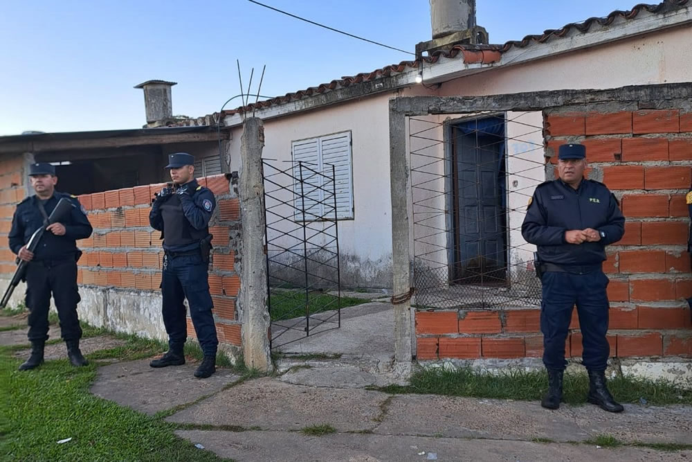 Detuvieron a una vecina del barrio Toronjal sindicada de atacar a la policía durante la aprehensión de un joven con pedido de captura