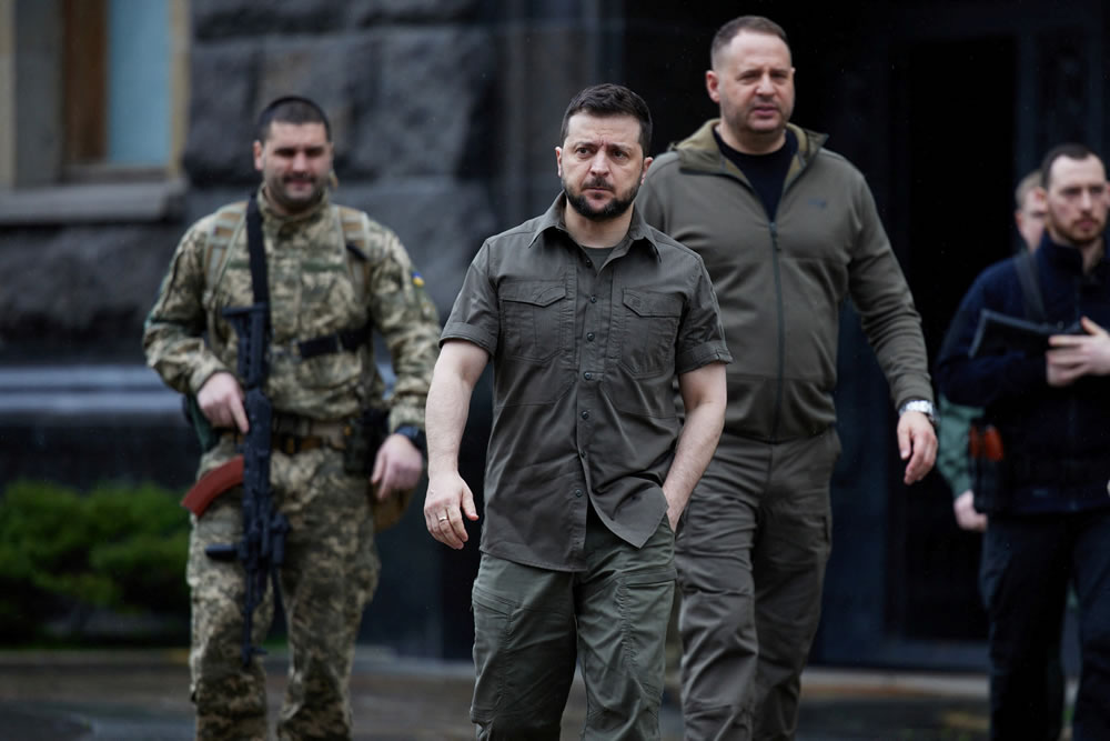 Zelensky afirmó que espera que Putin confirme un alto el fuego de 30 días a partir del lunes y aseguró que Ucrania “está lista para reunirse”