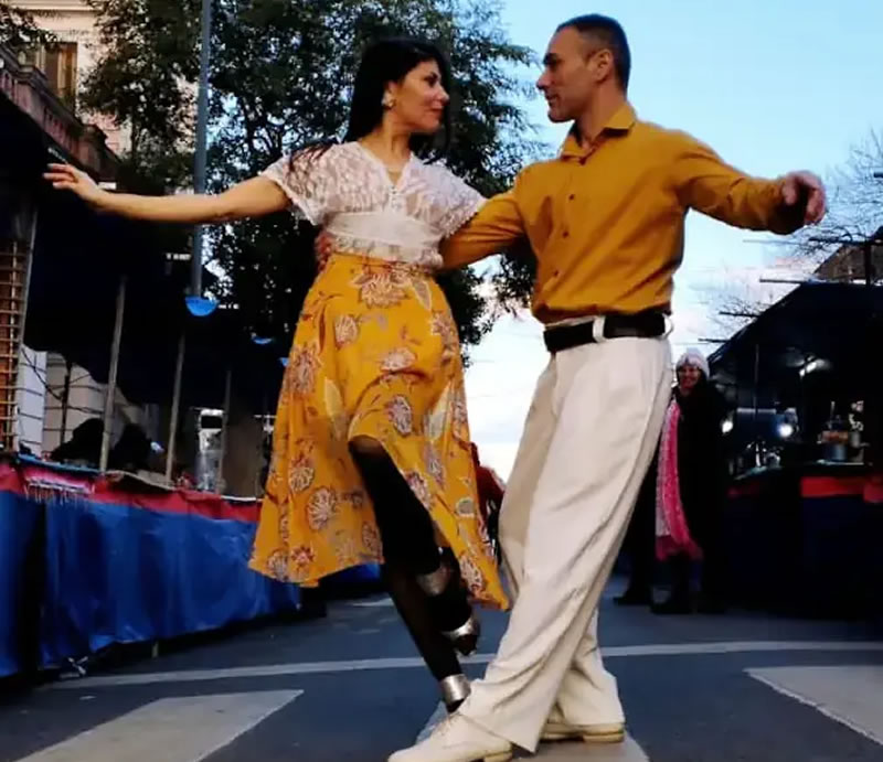 Maestros porteños dictarán clases de tango y ofrecerán una exhibición