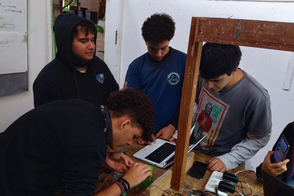 Estudiantes de la escuela Marsiglia diseñaron un dispositivo anti robo de motos