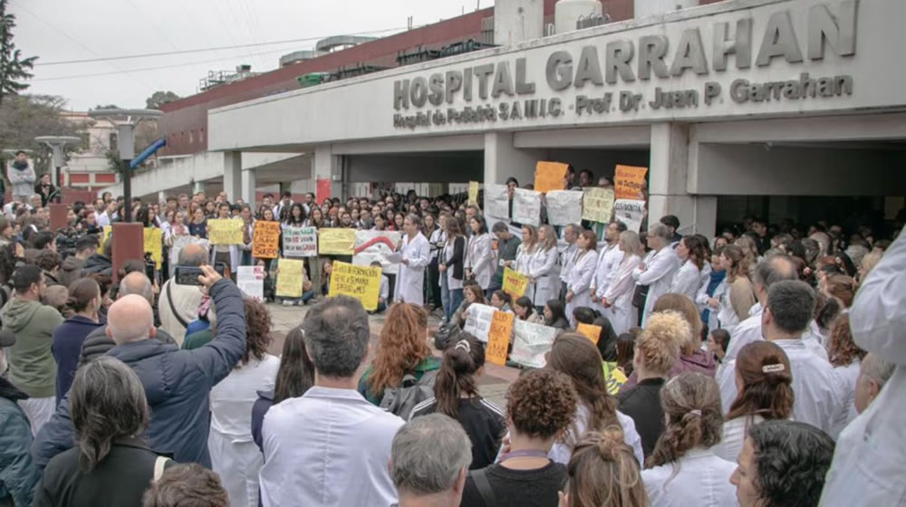 El Gobierno Nacional oficializó aumentos escalonados para los trabajadores estatales y los residentes del Garrahan