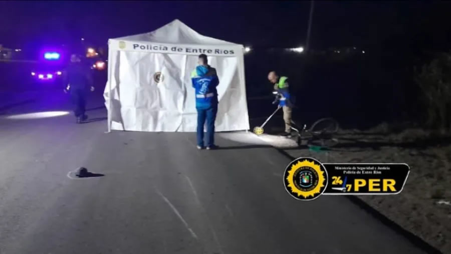 Un motociclista falleció en San Salvador, luego de chocar con dos ciclistas