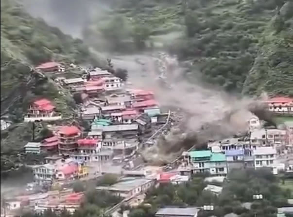 Tragedia en el Himalaya: Cuatro personas murieron y hay 100 desaparecidos tras una avalancha de lodo