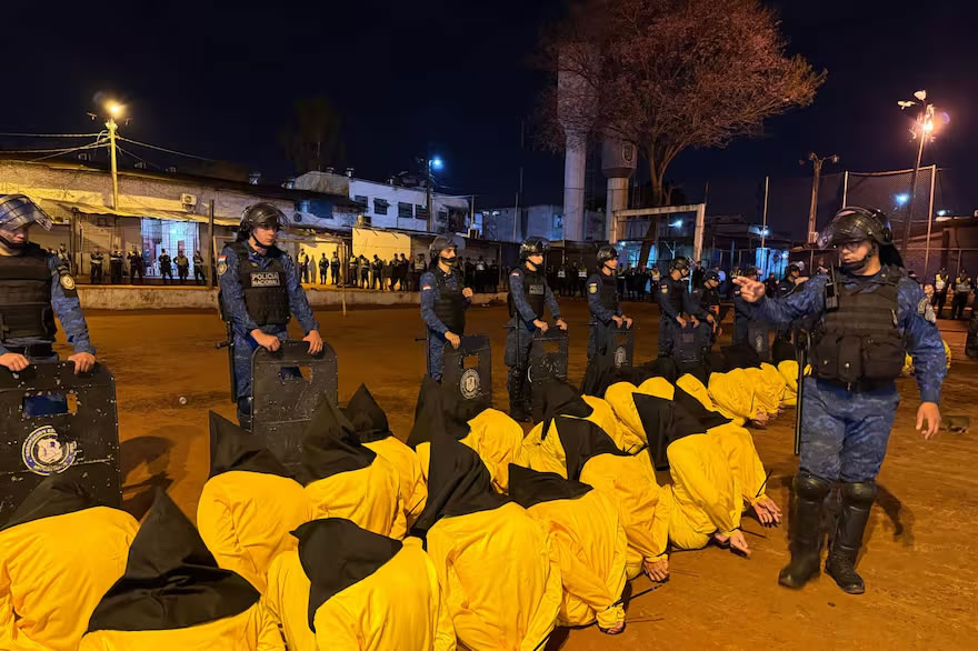 Paraguay traslada a una cárcel de máxima seguridad a más de 500 reclusos