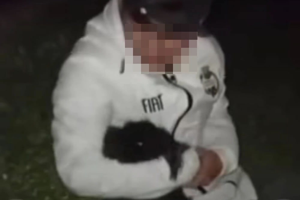 Denunciaron a dos jóvenes por maltratar y torturar a un animal en un video que se volvió viral
