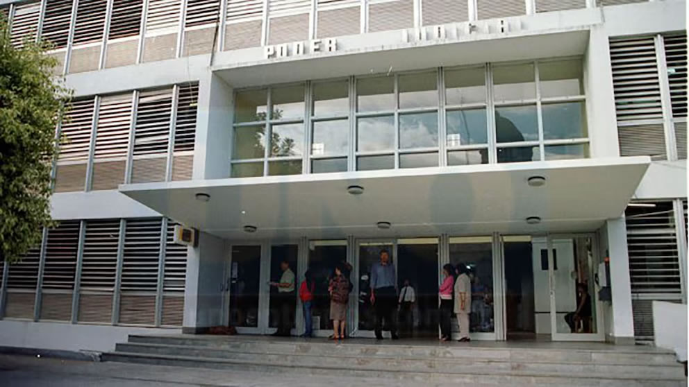 Ex funcionario urribarrista reconoció que recibió coimas y evitará la cárcel