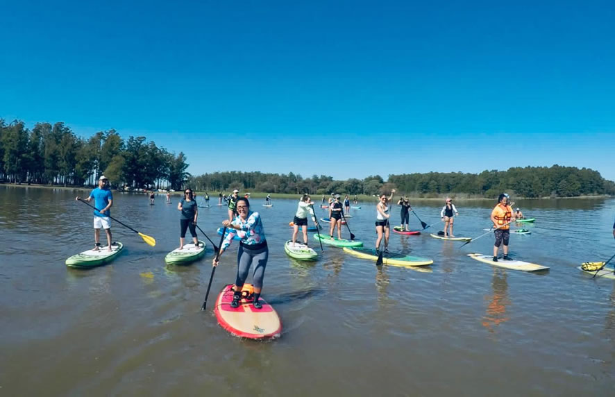 El lago de Salto Grande sigue impulsando actividades deportivas: Se viene una nueva edición de la travesía en SUP